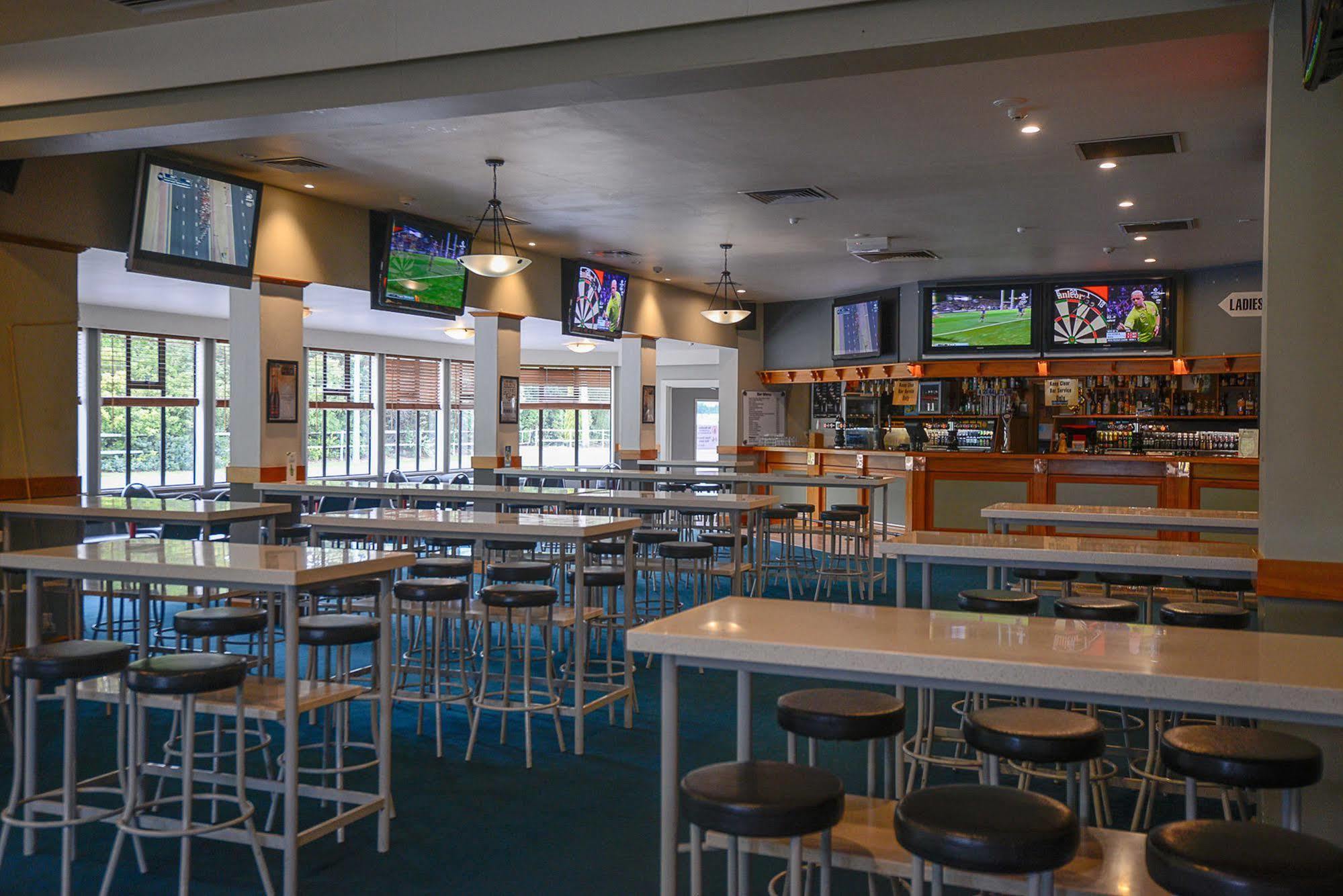 Racecourse Hotel And Motor Lodge Christchurch Esterno foto